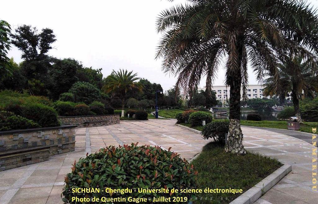 Chengdu- Universite Science electronique 075.jpg